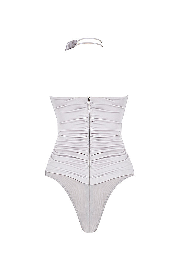Body grigio con finiture floreali e pantaloni in raso