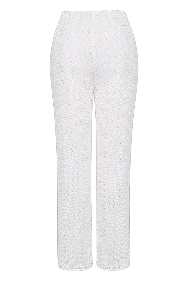 Top bralette in pizzo sangallo bianco con pantaloni