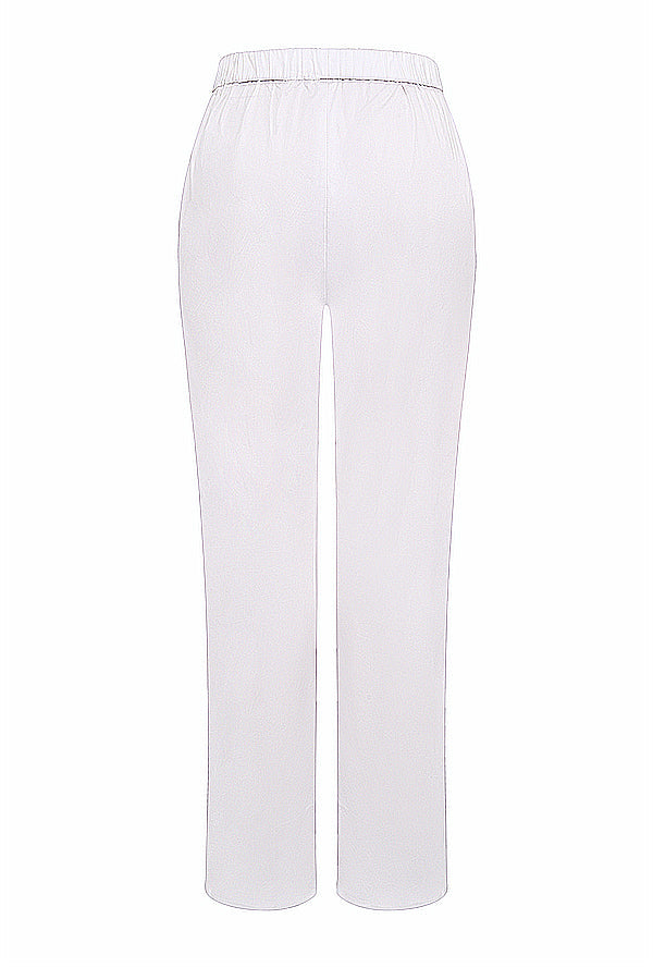 Camicia bianca oversize con pantaloni dalla vestibilit? comoda