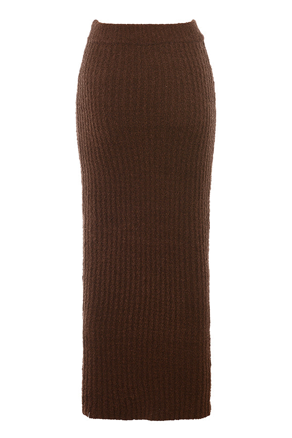 Top in morbida maglia bouclé color cioccolato con maxi gonna in cotone