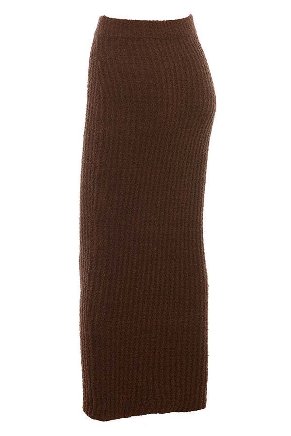 Top in morbida maglia bouclé color cioccolato con maxi gonna in cotone