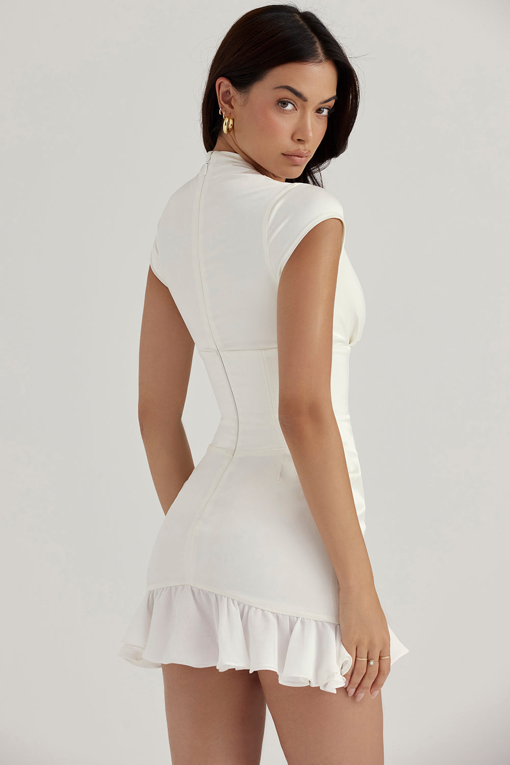 Abito con corsetto con volant