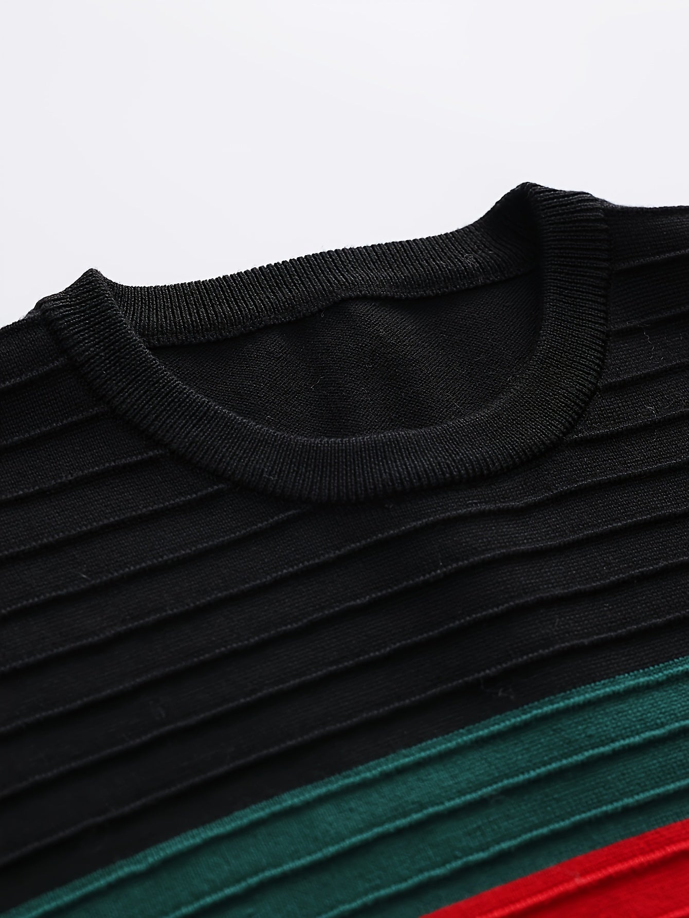 Maglione lavorato ai ferri con motivo a righe