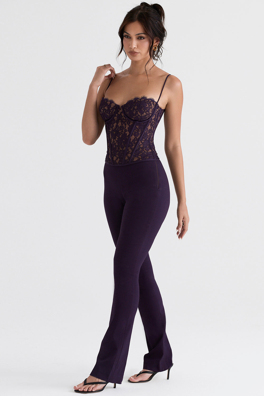 Corsetto con ferretto in pizzo Nightshade con pantaloni a vita alta
