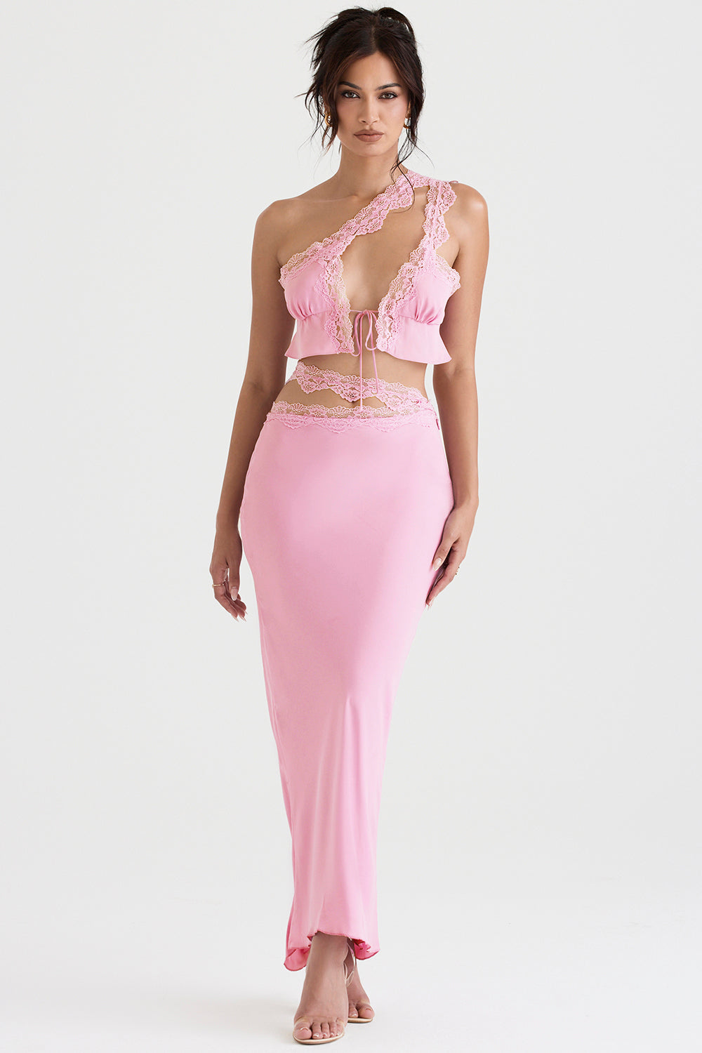 Top corto rosa arioso con maxi gonna con bordo in pizzo