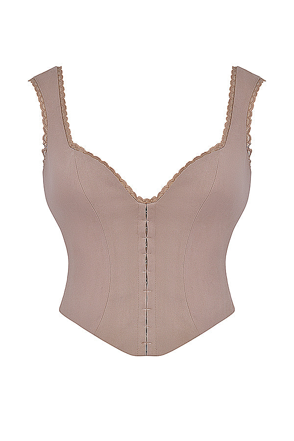 Corsetto in pizzo a fungo e maxi gonna