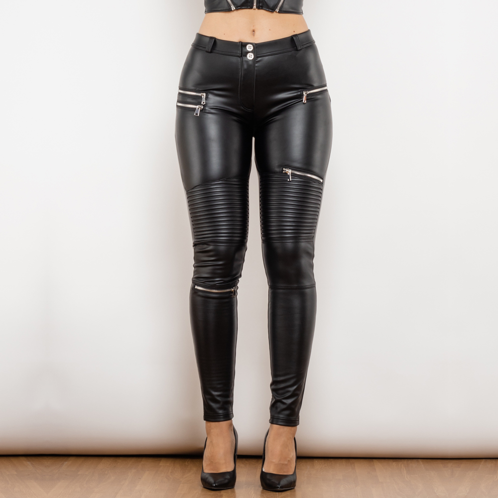 Pantaloni di pelle attillati neri