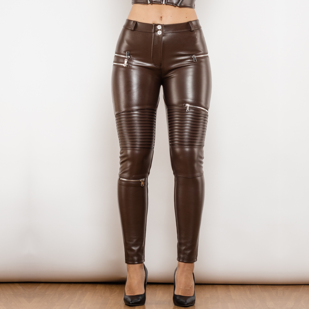 Pantaloni di pelle attillati marroni