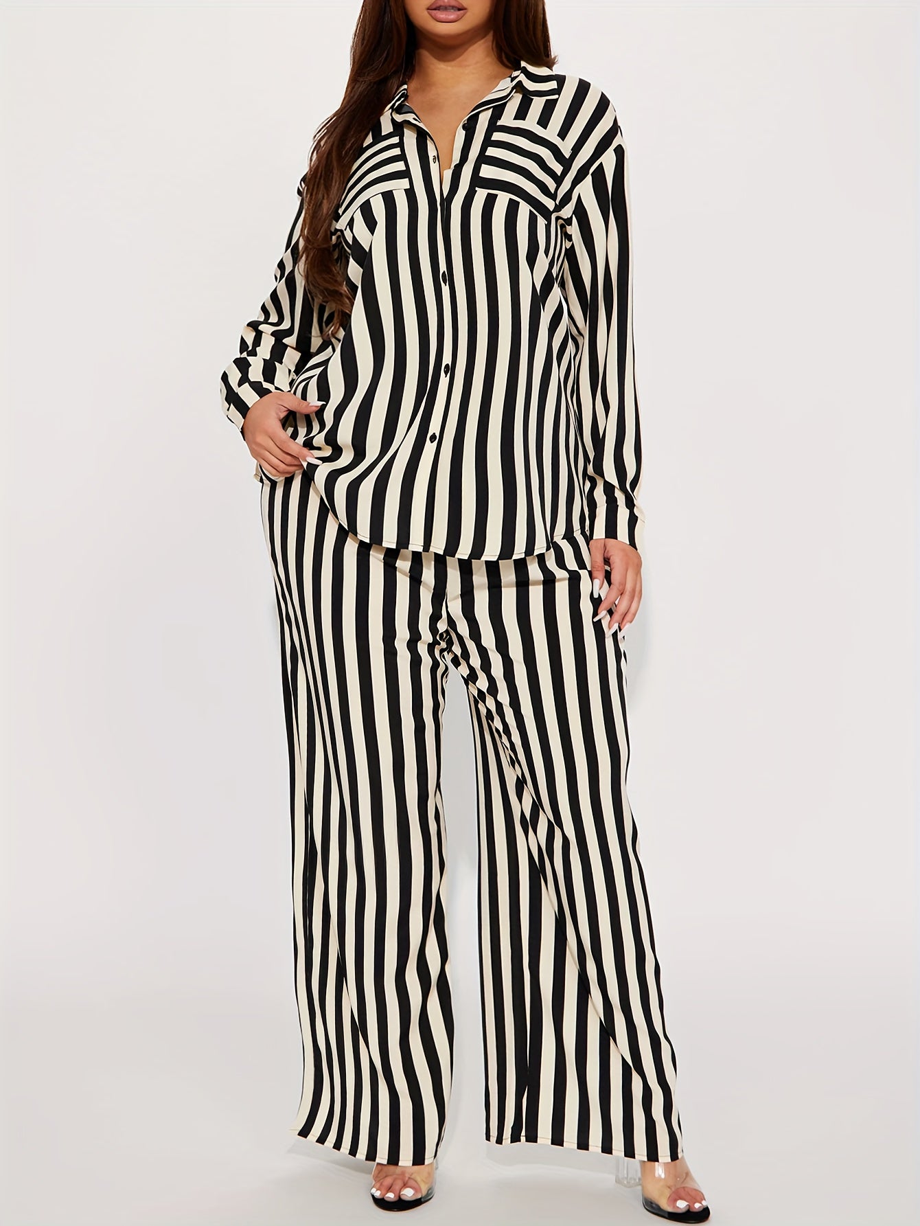 Set composto da camicia a righe con maniche lunghe e pantaloni a gamba larga