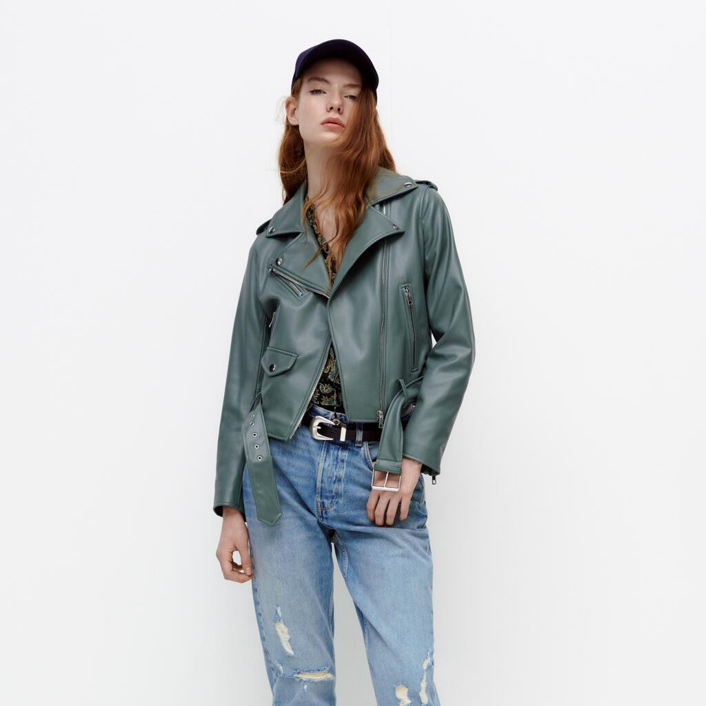 Elegante giacca in pelle con cintura