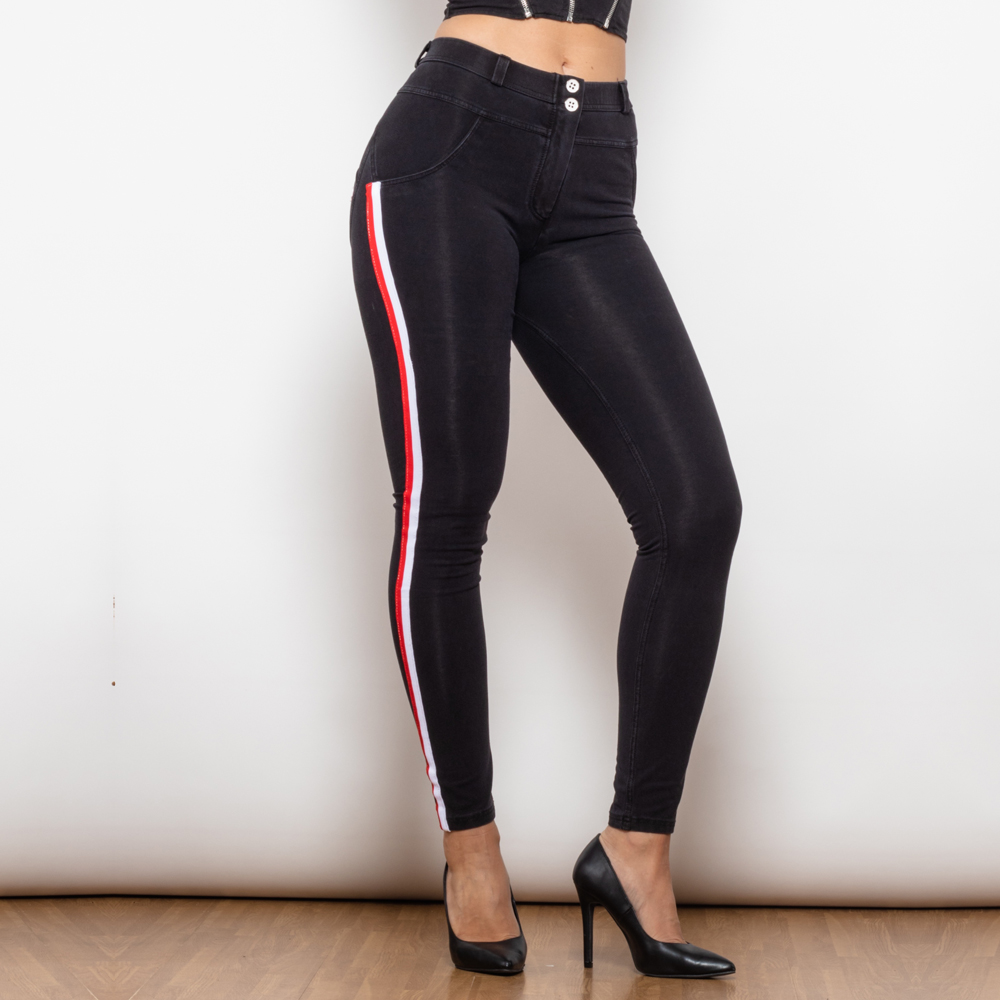 Jeans attillati neri con strisce bianche e rosse