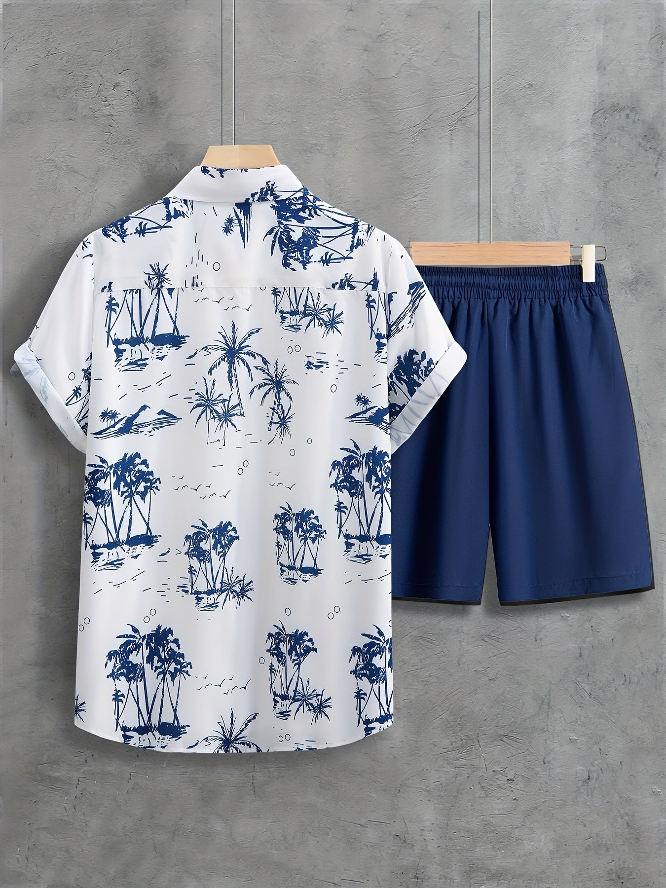 Maglia a maniche corte e pantaloncini con palme da cocco