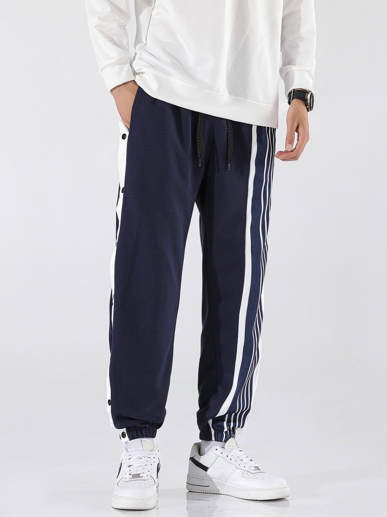 Pantaloni sportivi a righe da uomo