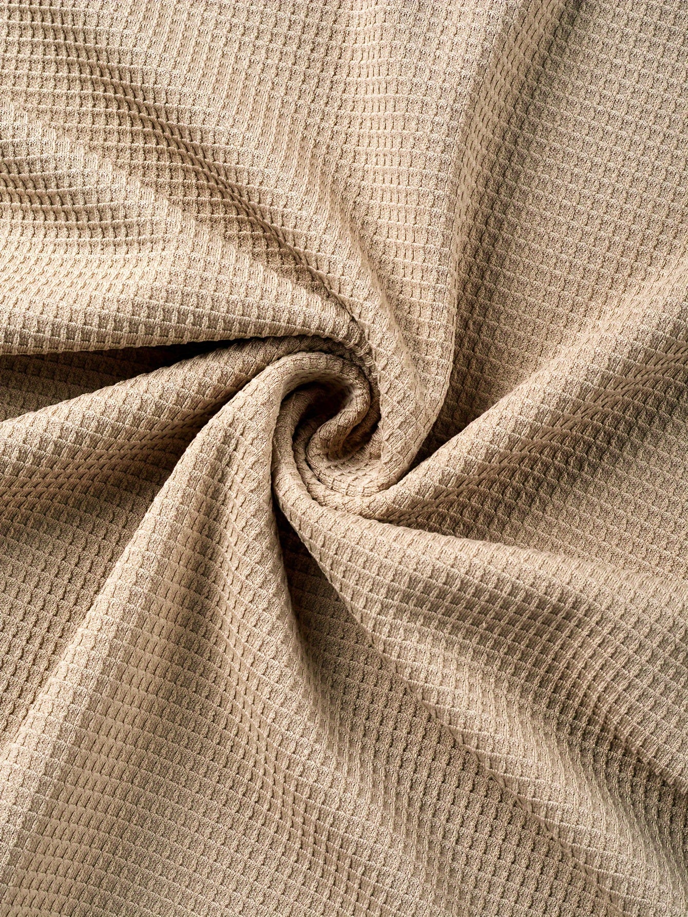 Maglia serafino beige con maniche lunghe e colletto in piedi