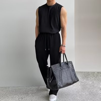 T-shirt e pantaloni senza maniche a righe