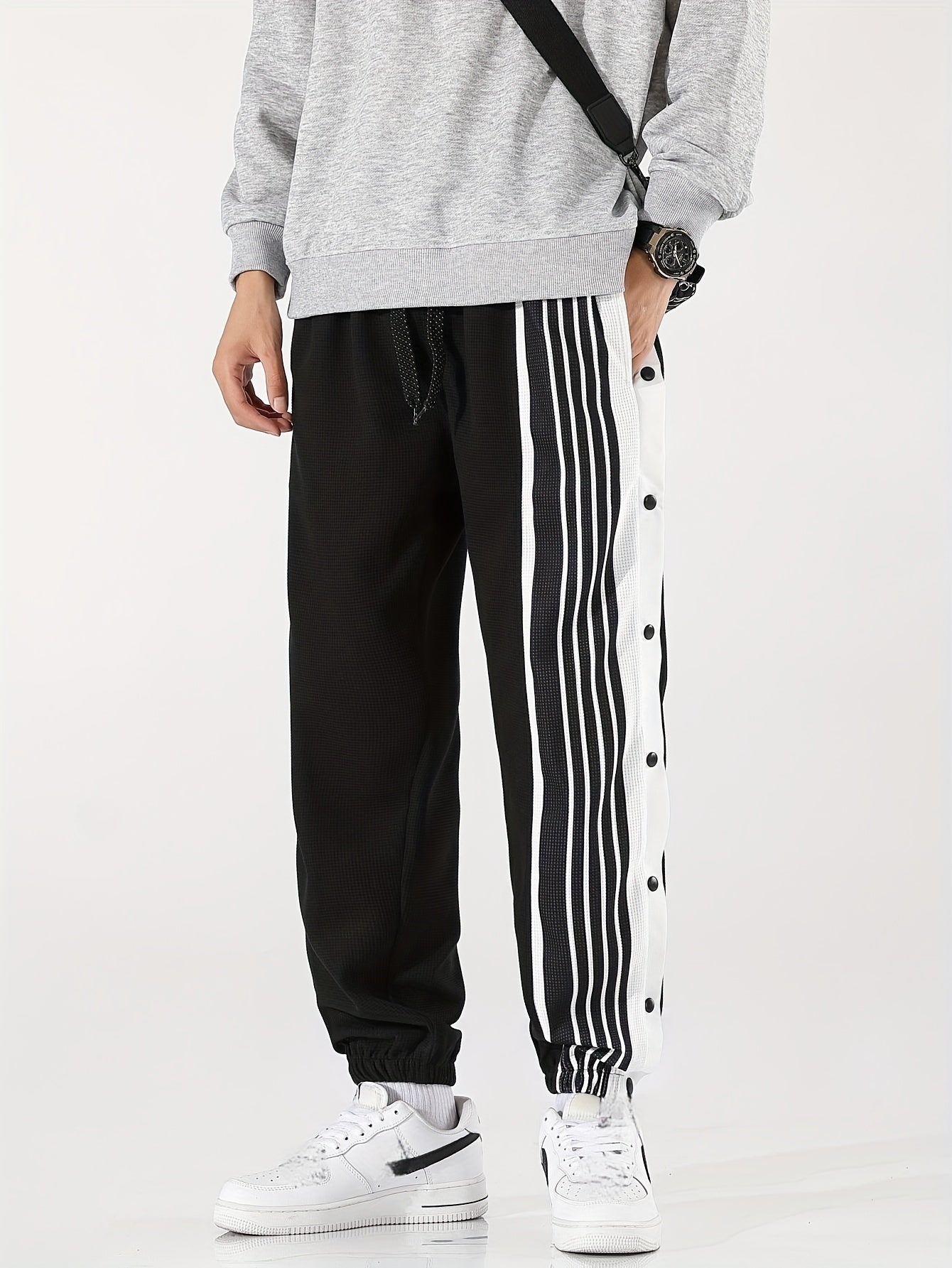 Pantaloni sportivi a righe da uomo