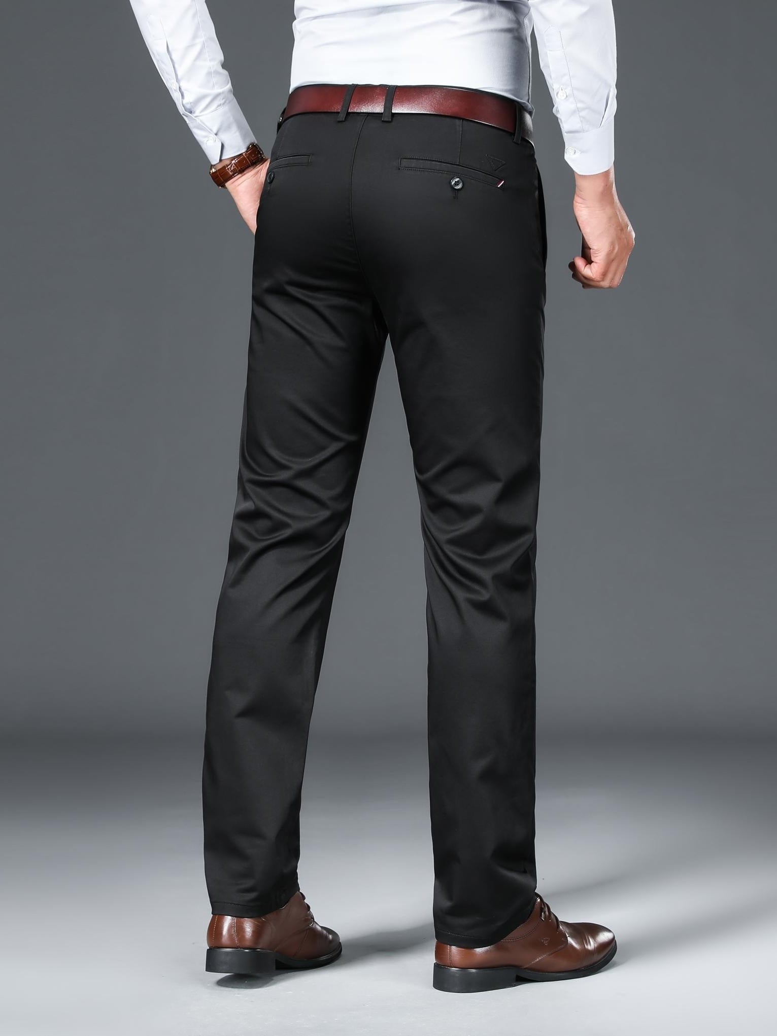 Pantaloni classici da uomo leggermente elasticizzati