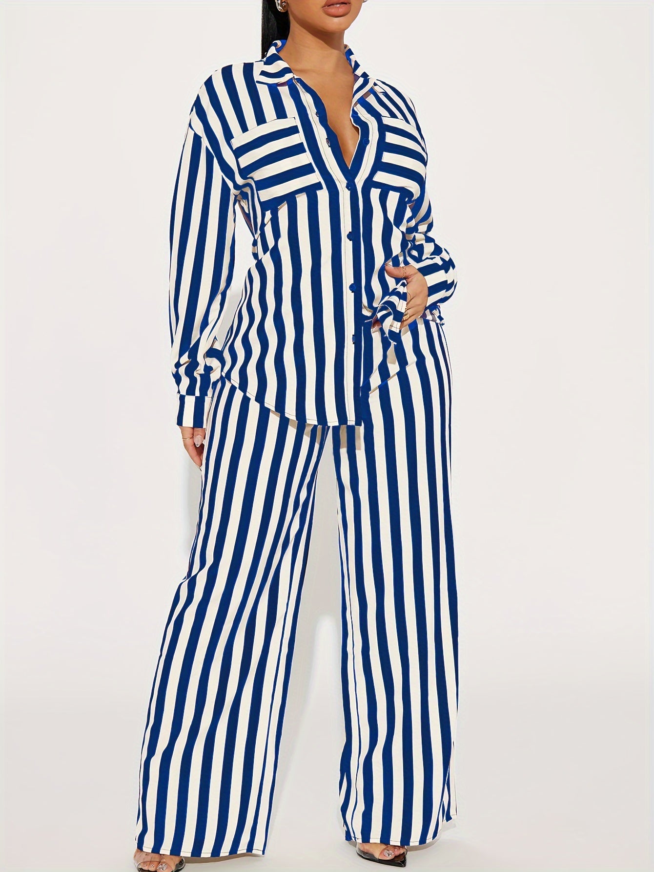 Set composto da camicia a righe con maniche lunghe e pantaloni a gamba larga