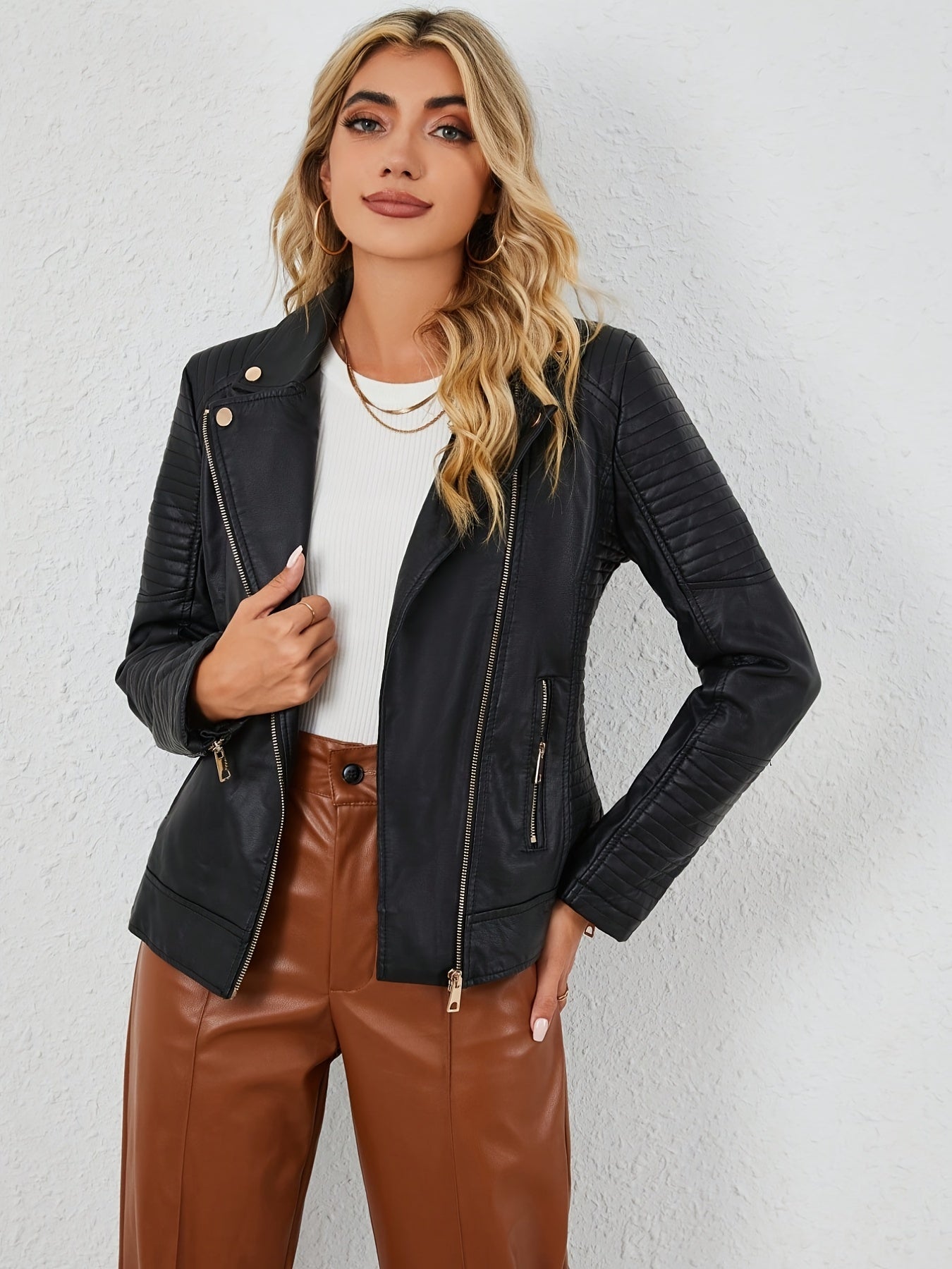 Giacca in pelle nera da donna