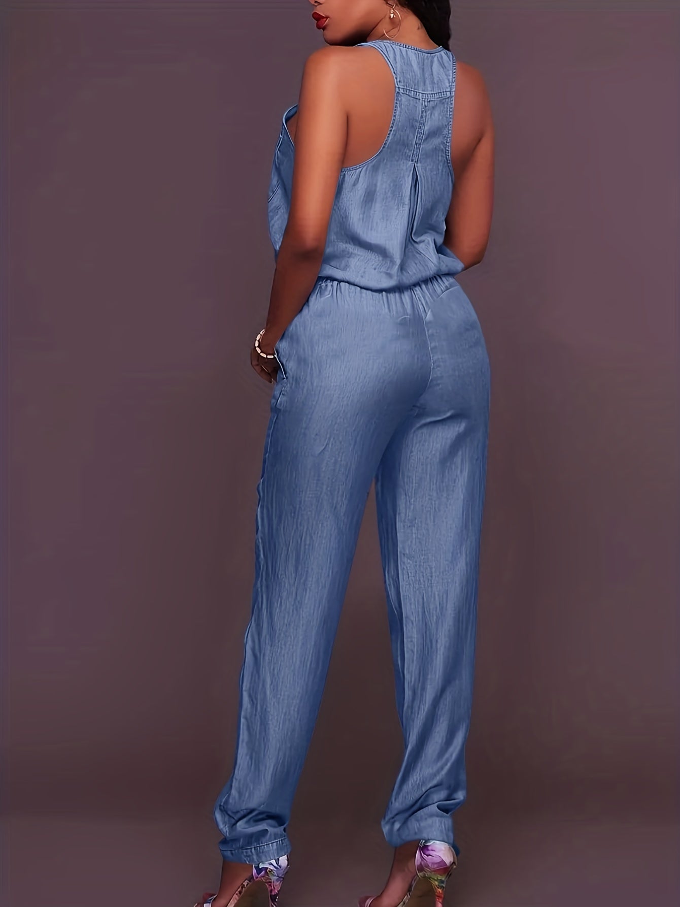 Tuta in denim con cerniera frontale e cintura