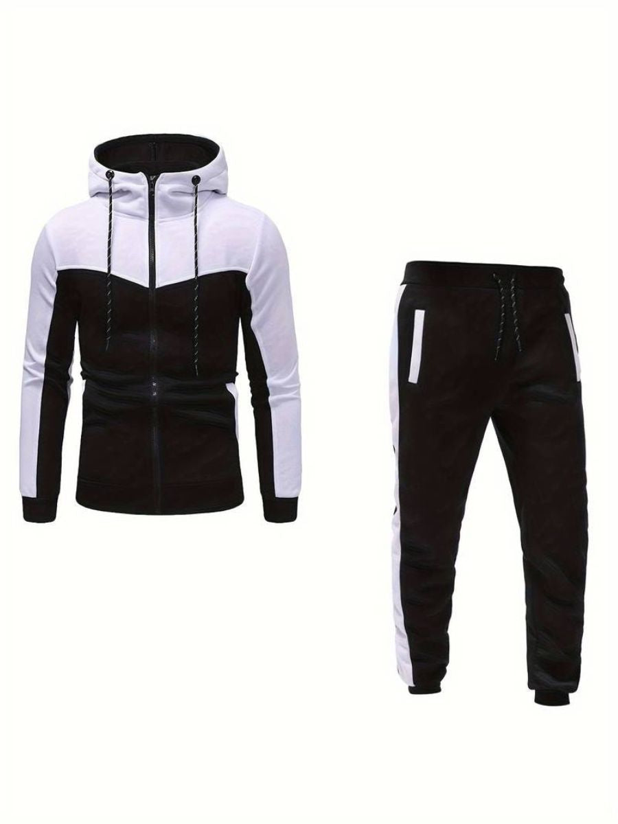 felpa con cappuccio e pantaloni della tuta