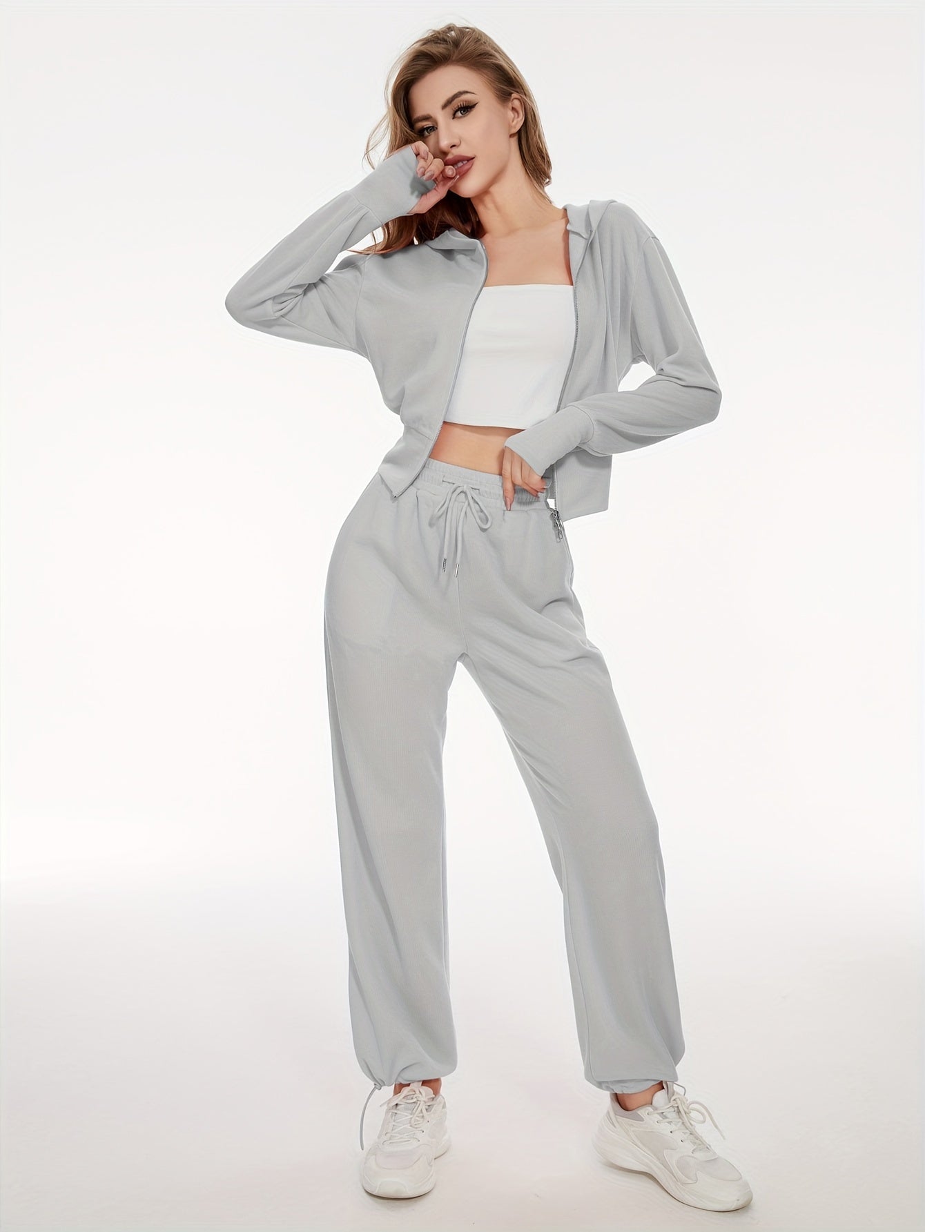 Completo sportivo con felpa e pantaloni da donna
