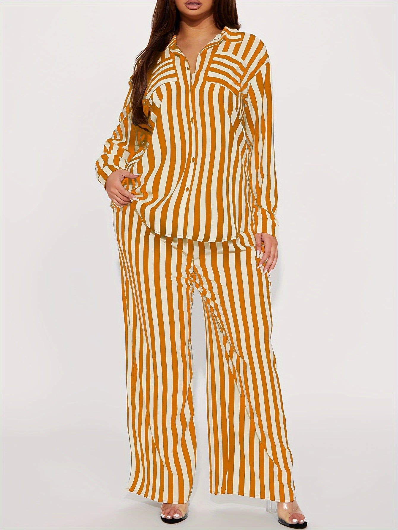 Set composto da camicia a righe con maniche lunghe e pantaloni a gamba larga