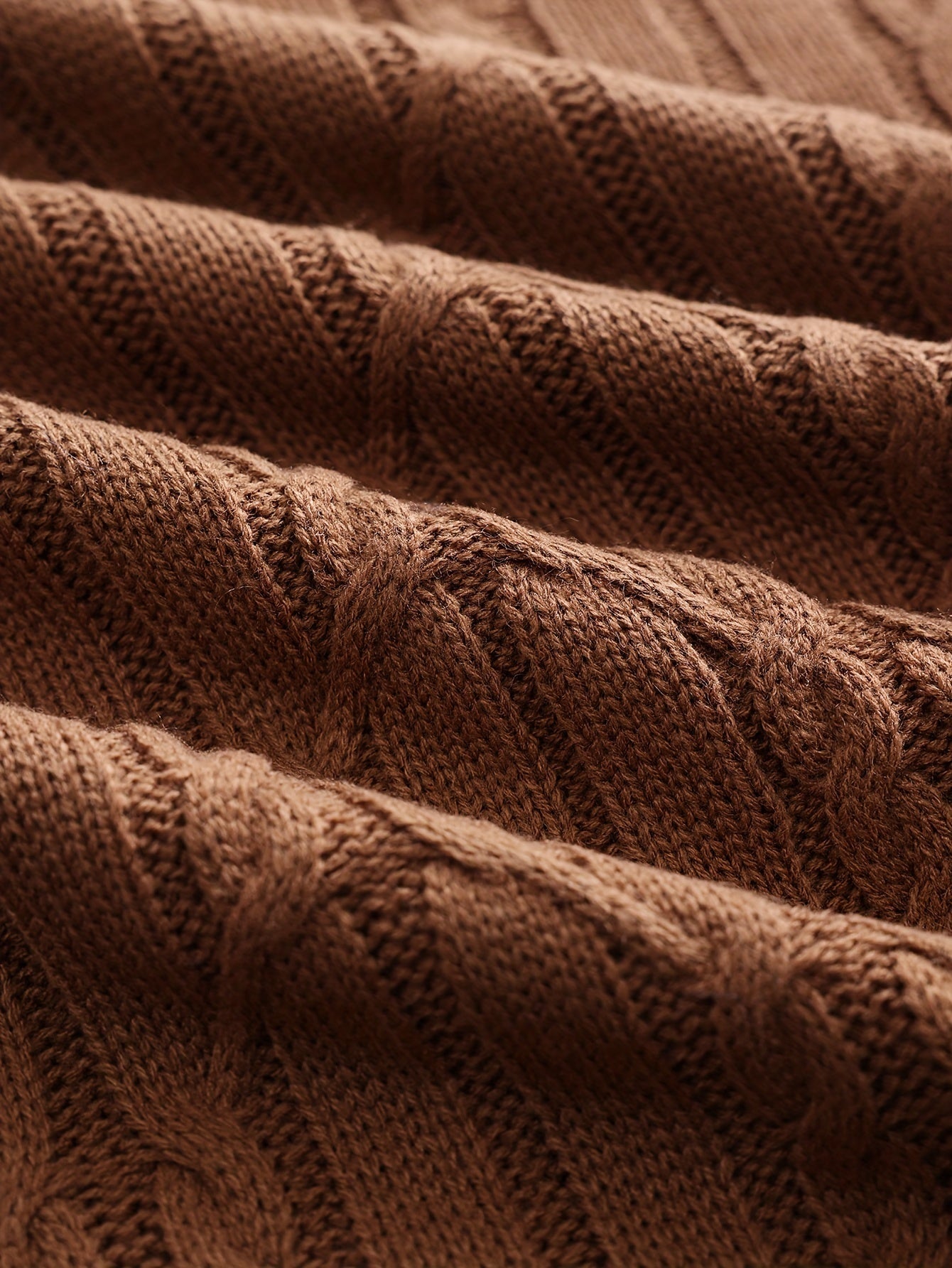 Maglione marrone lavorato a maglia per uomo