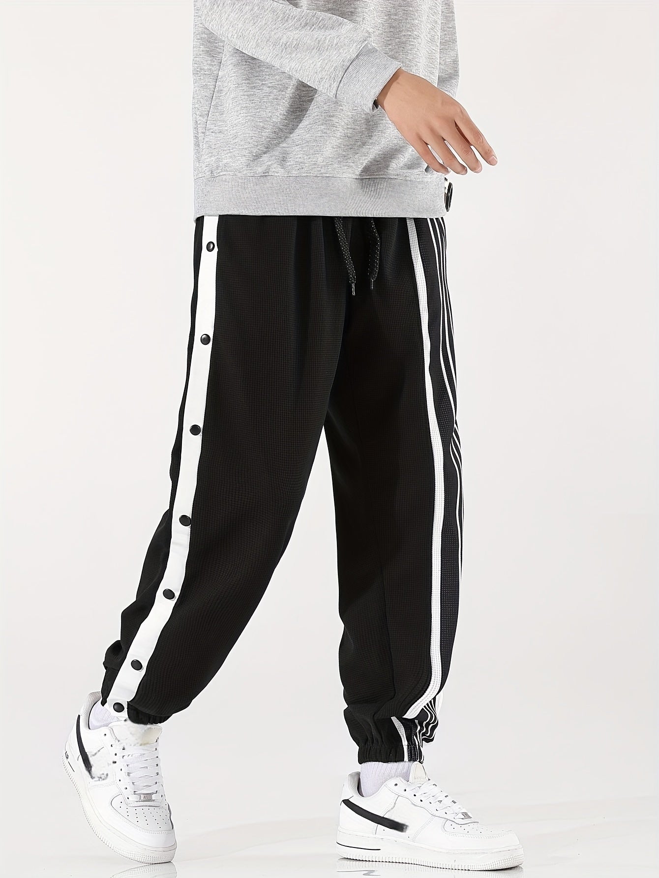 Pantaloni sportivi a righe da uomo