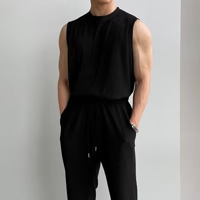 T-shirt e pantaloni senza maniche a righe