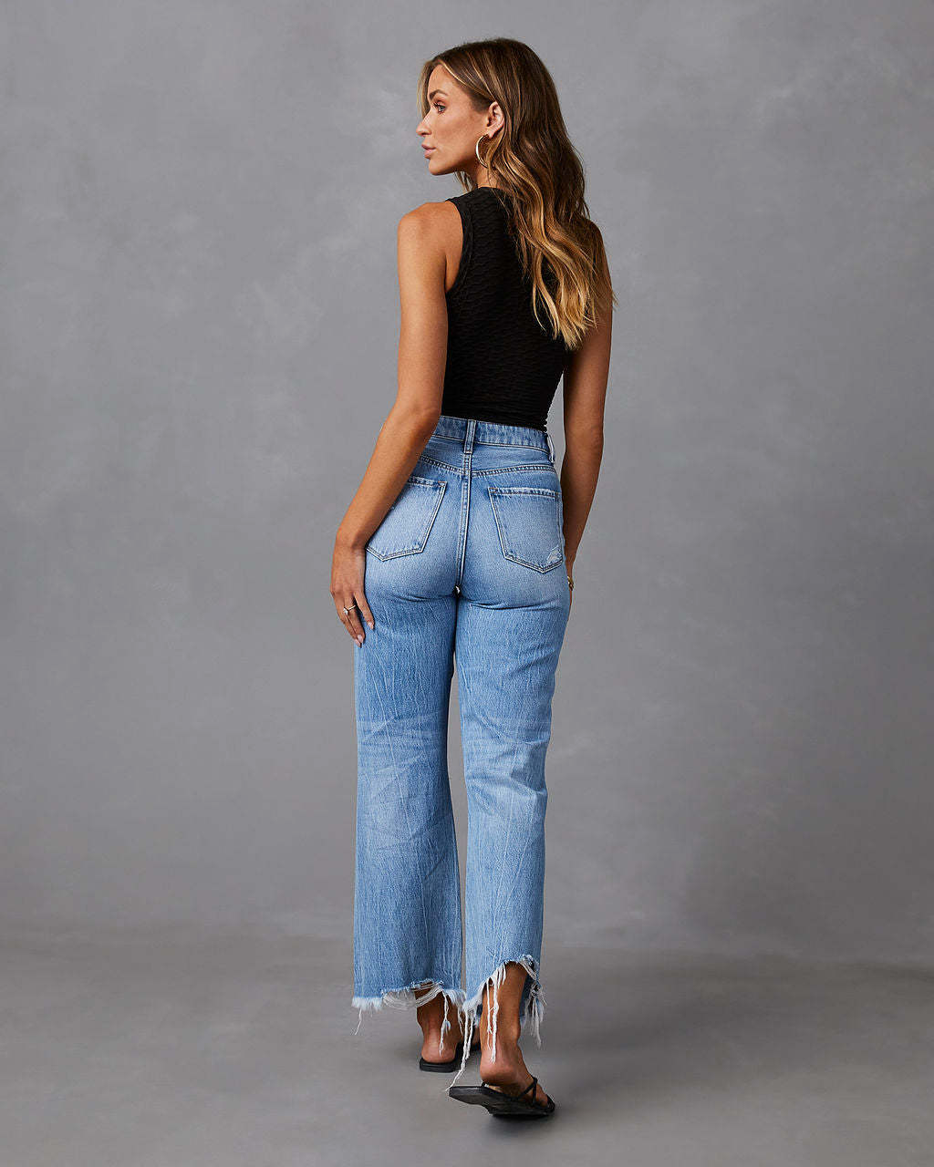 Jeans strappati con vita alta e gamba ampia