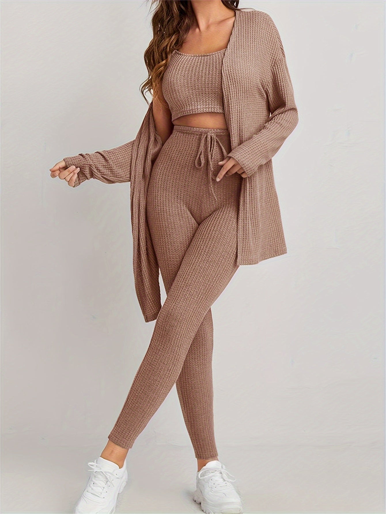 Set composto da gilet, top corto e pantaloni stretti con coulisse