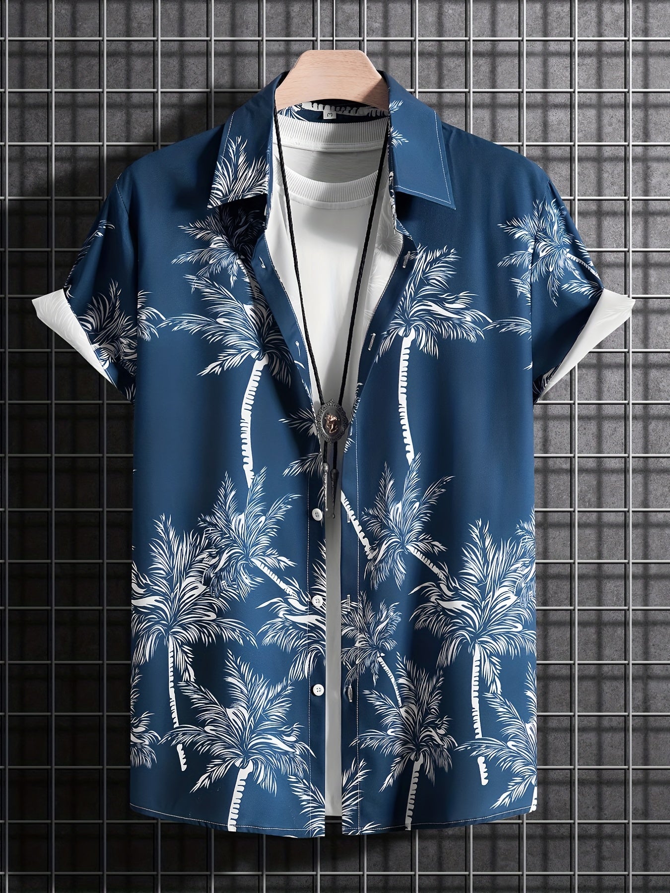 Camicia casual con maniche corte e motivo palme per le vacanze estive