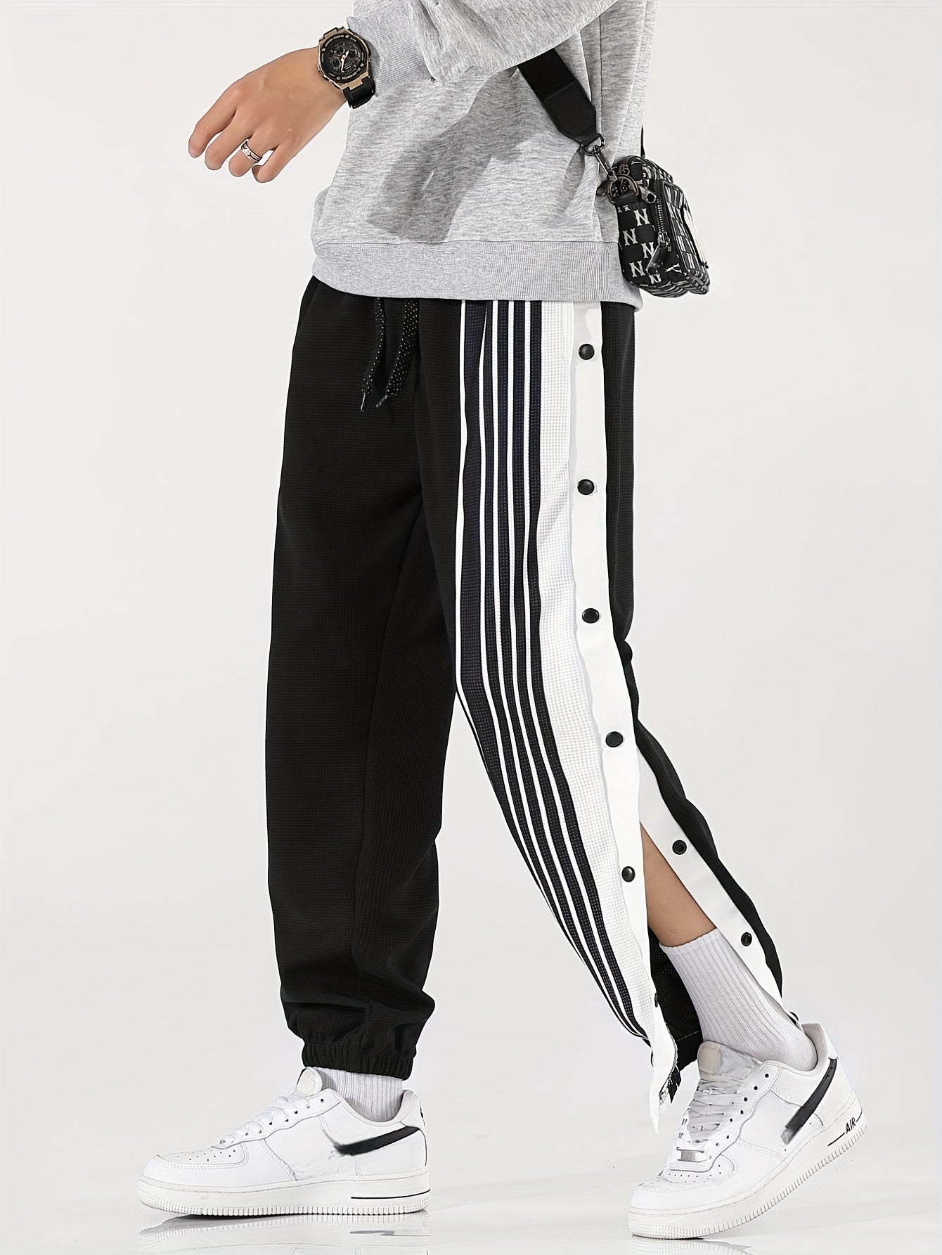 Pantaloni sportivi a righe da uomo