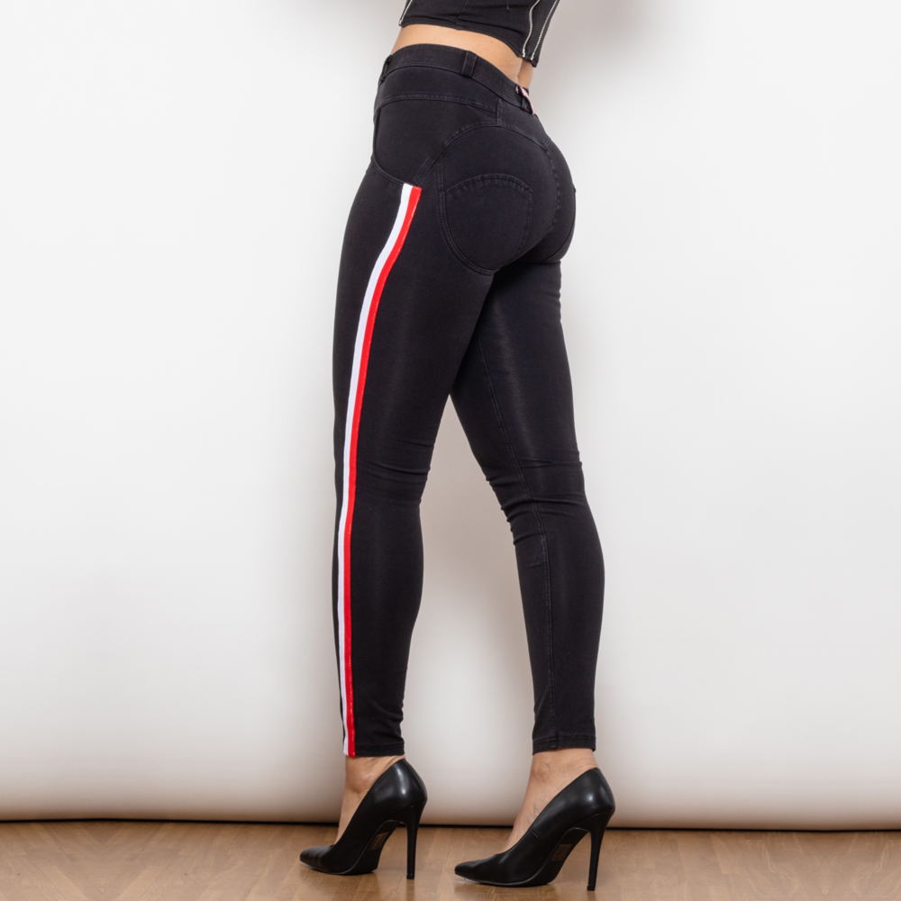 Jeans attillati neri con strisce bianche e rosse