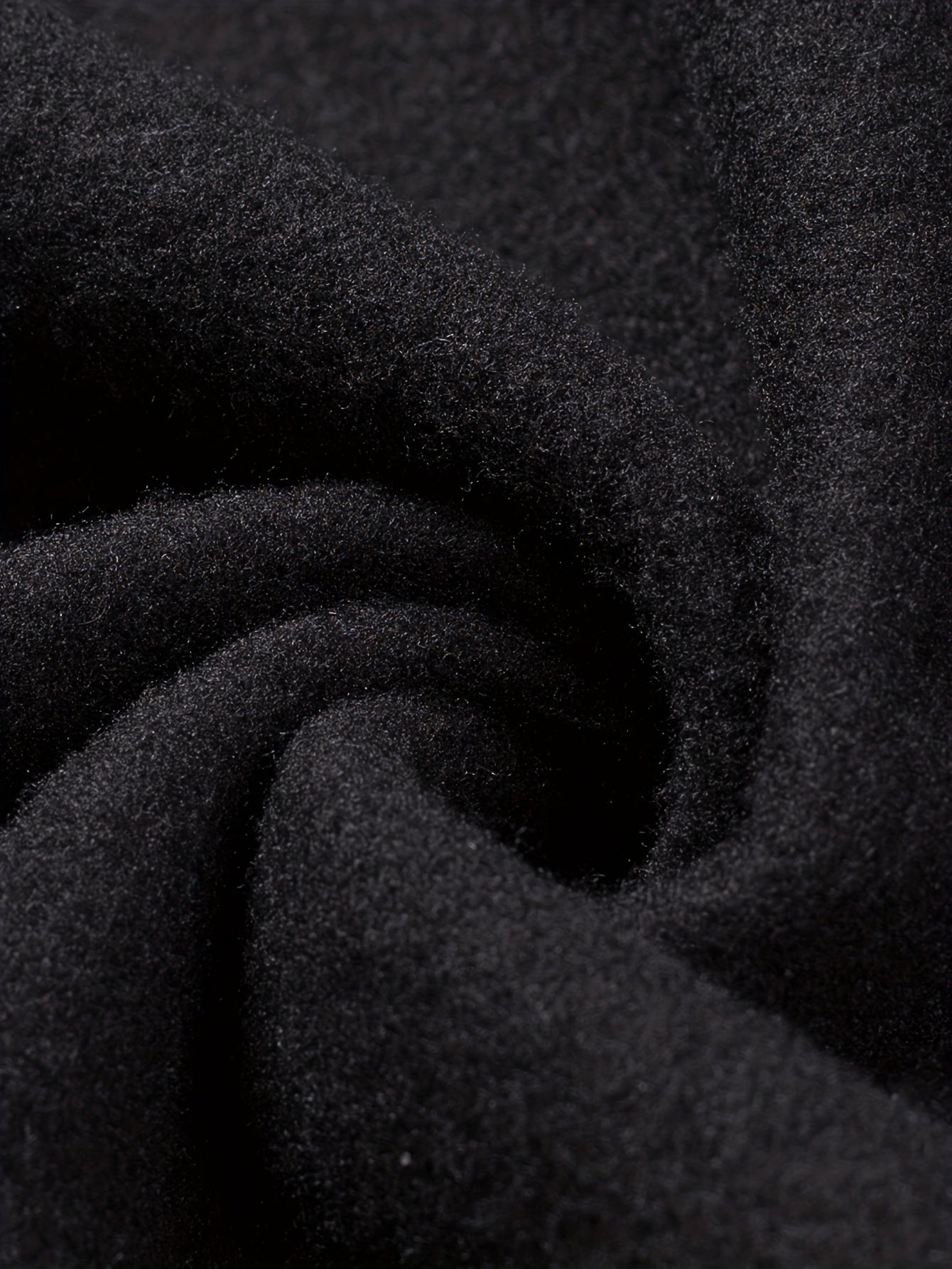 Felpa nera sportiva e versatile da uomo