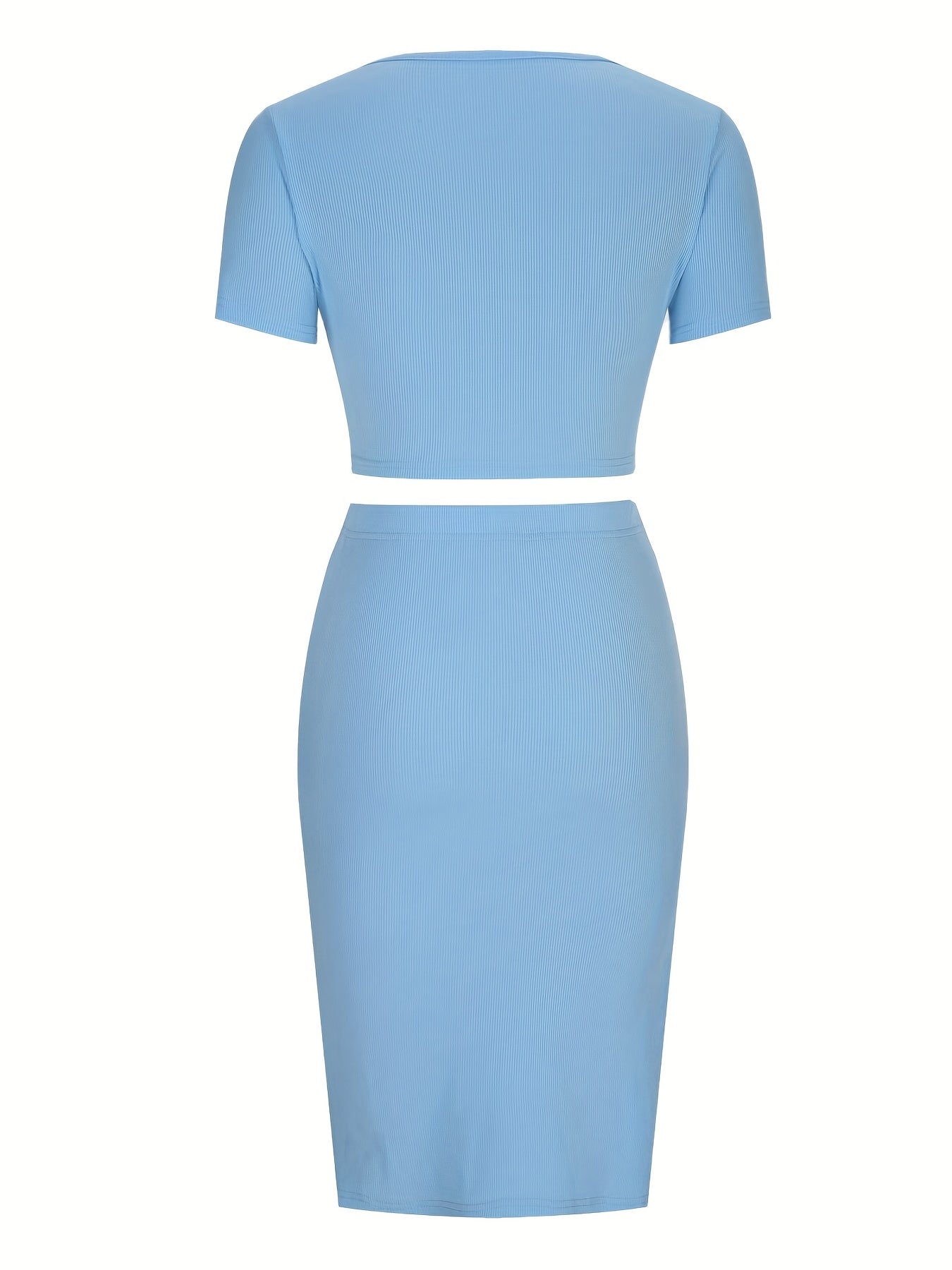 Set composto da top corto con cut-out e gonna aderente con spacco