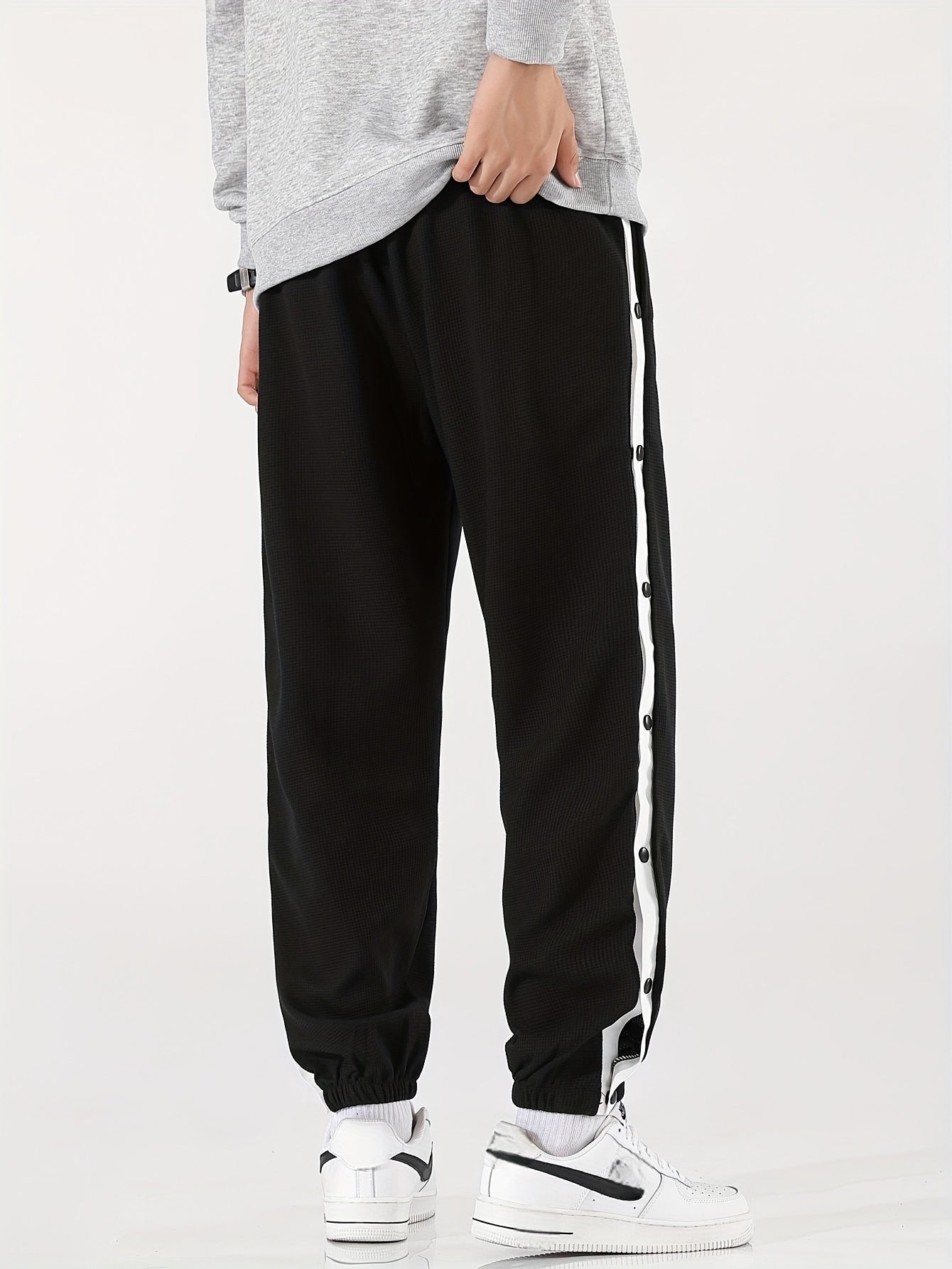 Pantaloni sportivi a righe da uomo