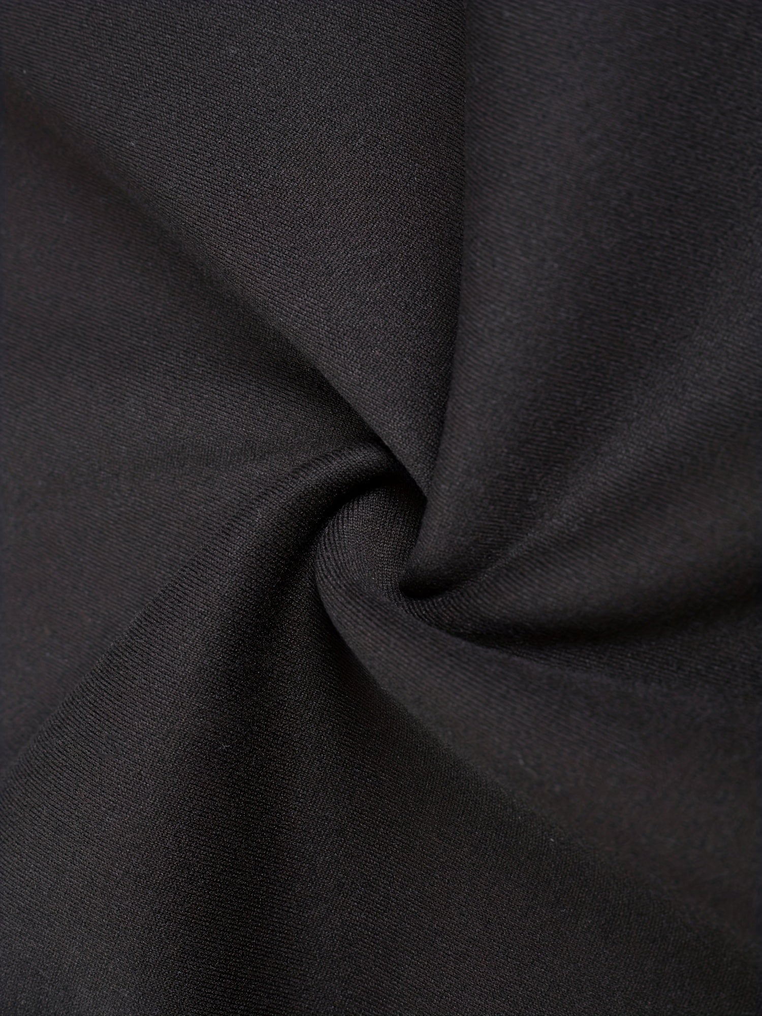 Felpa nera sportiva e versatile da uomo