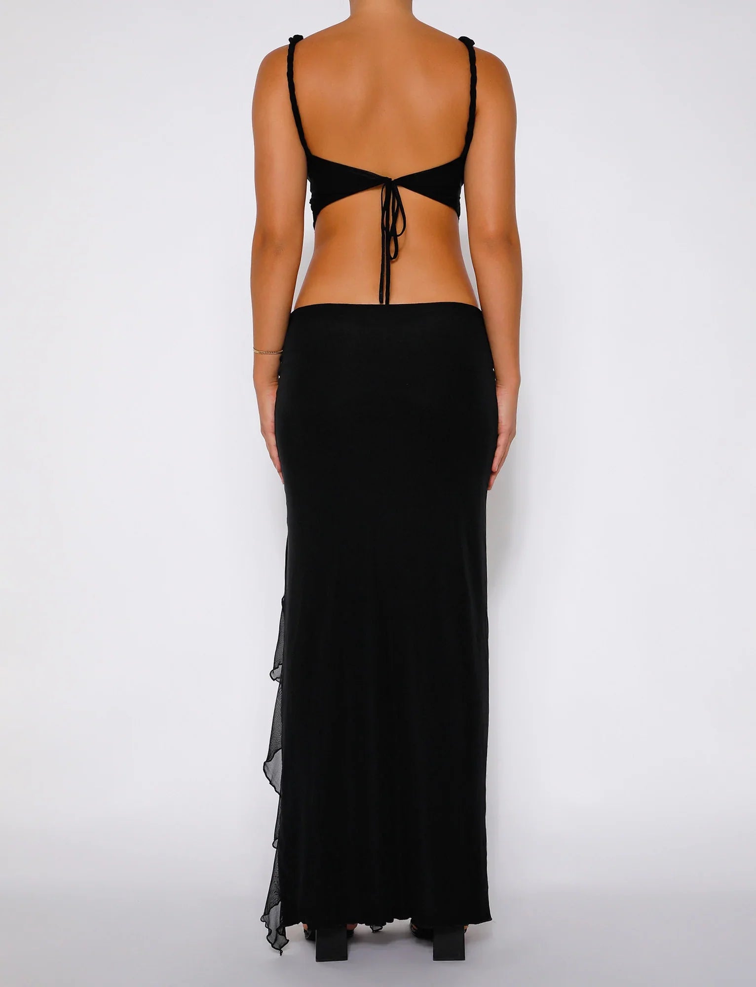 Top corto casual nero con gonna