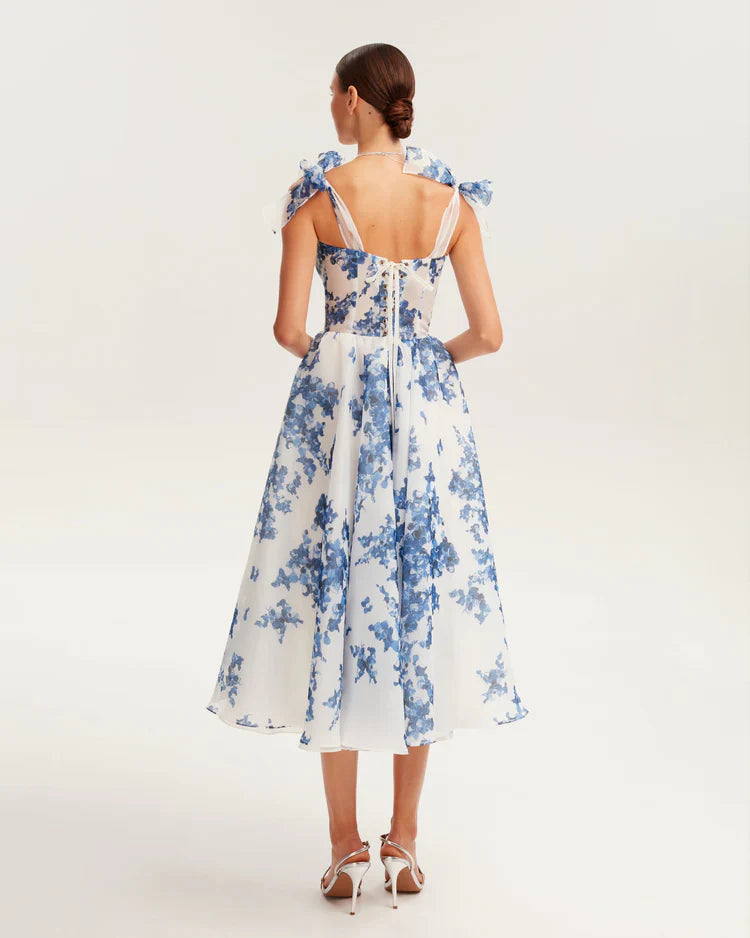 Vestito midi in organza blu con motivo di ortensie