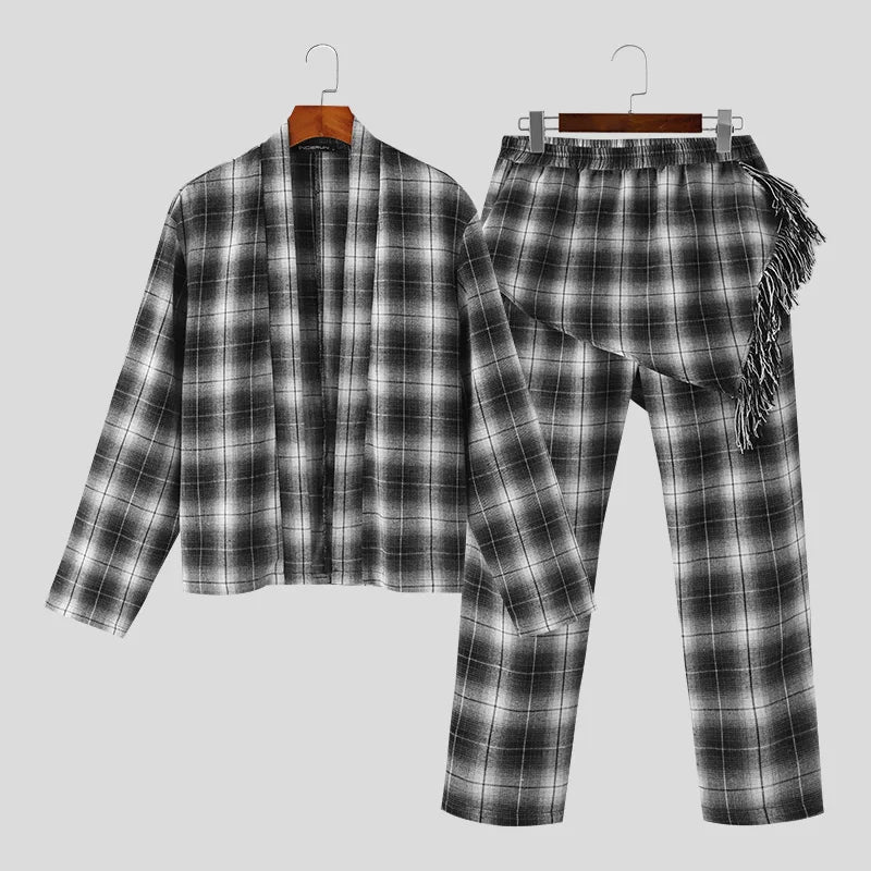 Cardigan a quadri con maniche lunghe e punto aperto e pantaloni con gonne irregolari