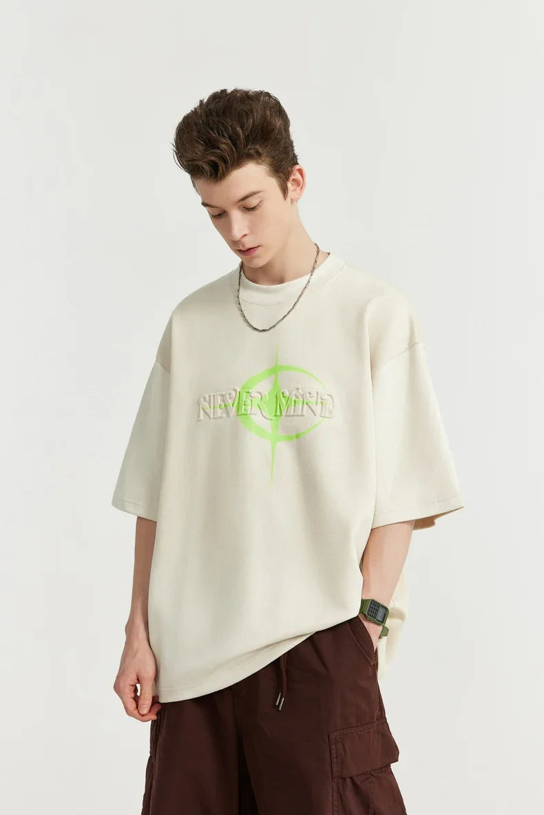 T-shirt in pelle scamosciata con stampa gommata e rilievo