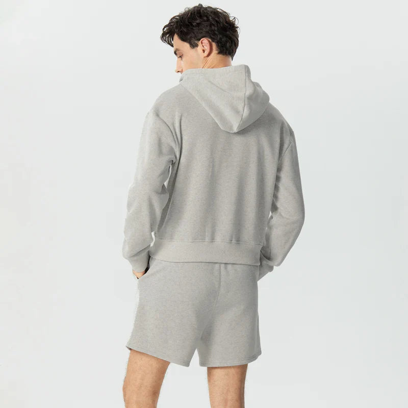 Felpa a maniche lunghe e pantaloncini con cappuccio