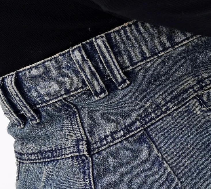 Jeans a vita alta con gamba ampia