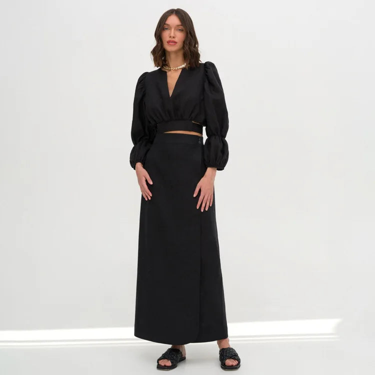 Set composto da camicia cropped e gonne lunghe a vita alta