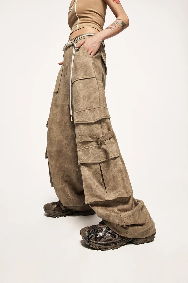 Pantaloni cargo vintage in pelle scamosciata invecchiata