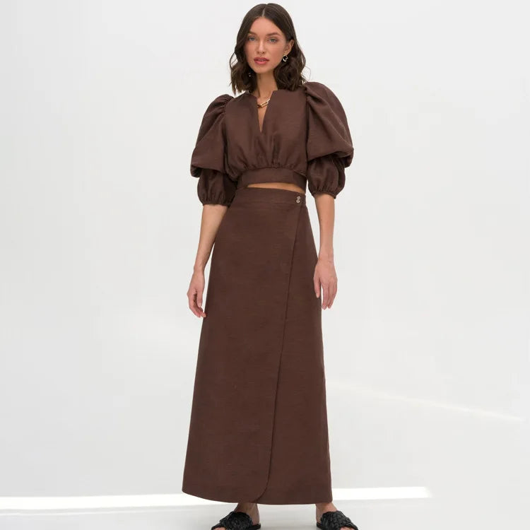Set composto da camicia cropped e gonne lunghe a vita alta