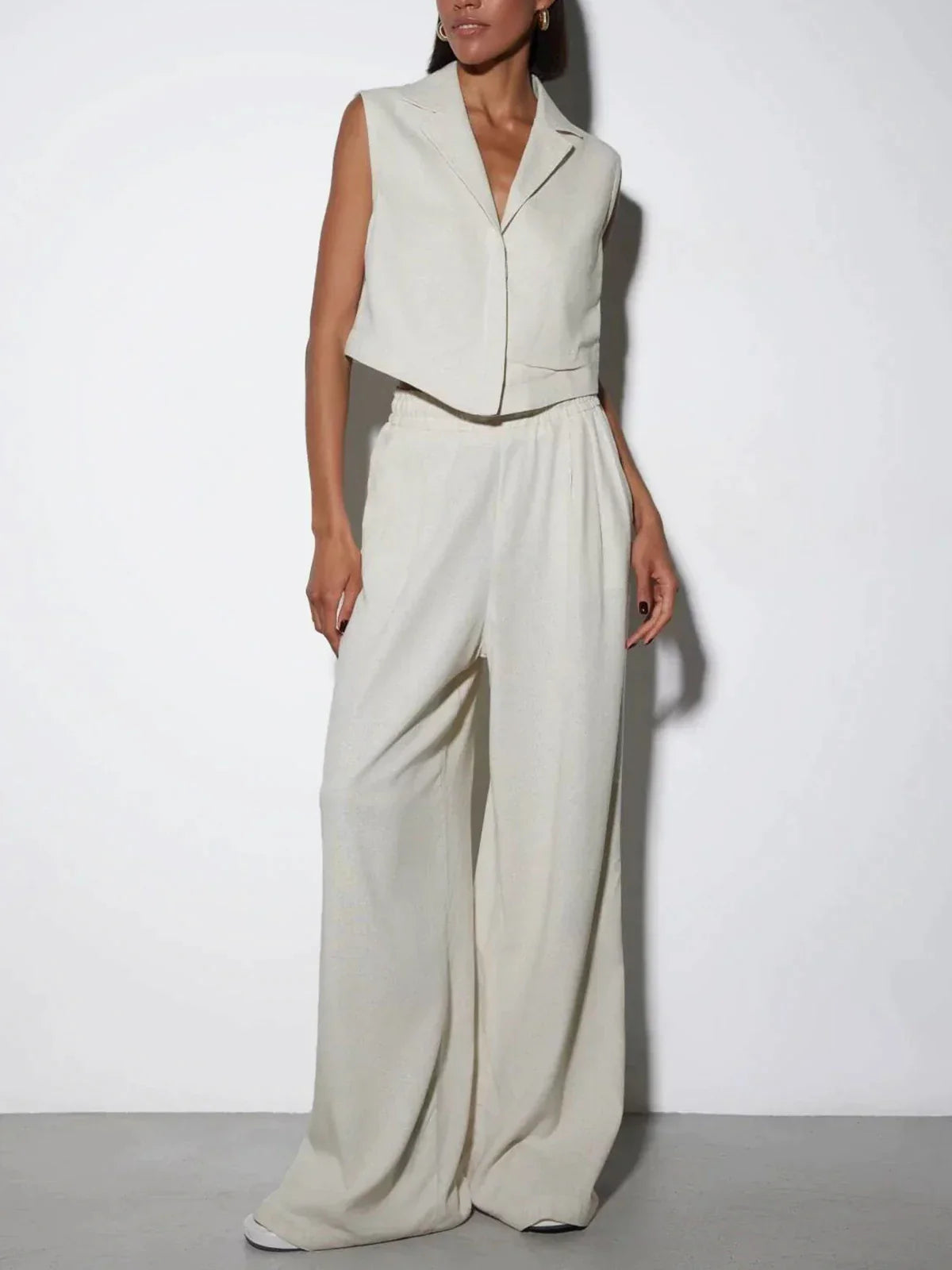 Cardigan chic e tailleur pantalone in lino e cotone