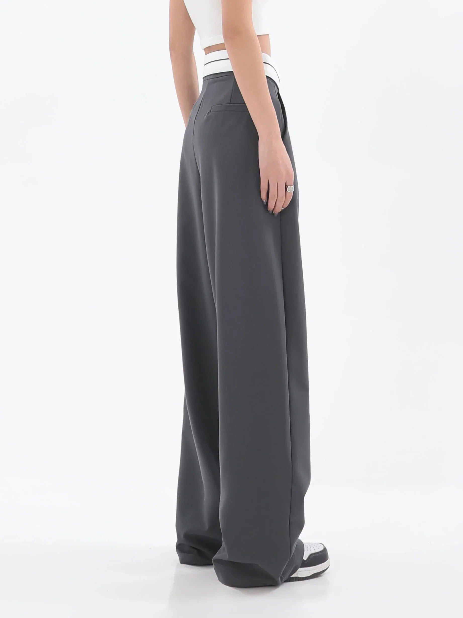 Pantaloni ampi a vita alta